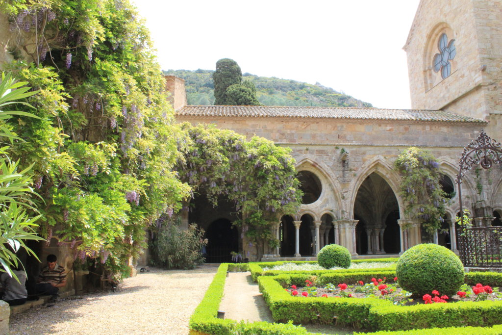 This photo shows the garden of the Abbaye de Fontfroide