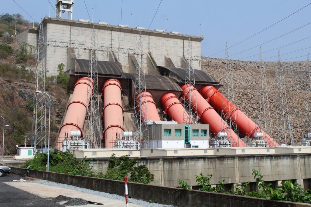 This photo shows the outside of the hydroelectric plant at Akosombo Dam