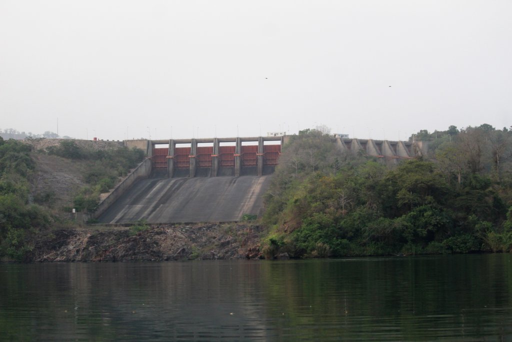 This photo shows the huge side of Akosombo Dam