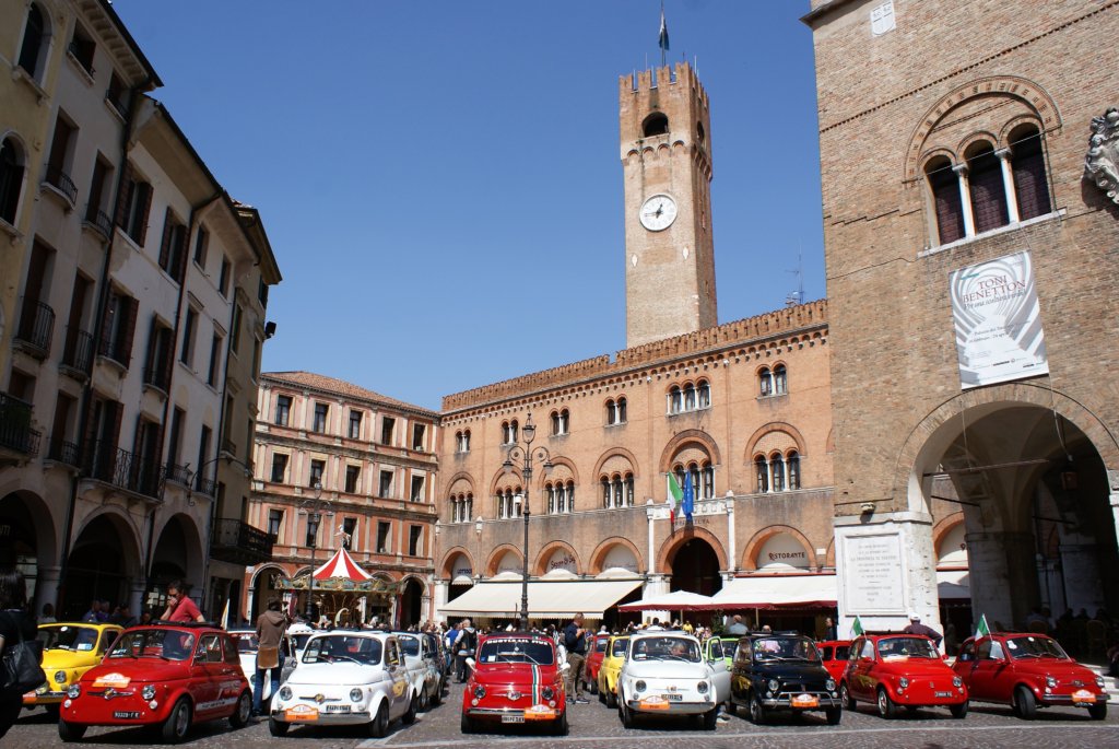 This photo shows several Fiat 500s on display in Treviso's main square