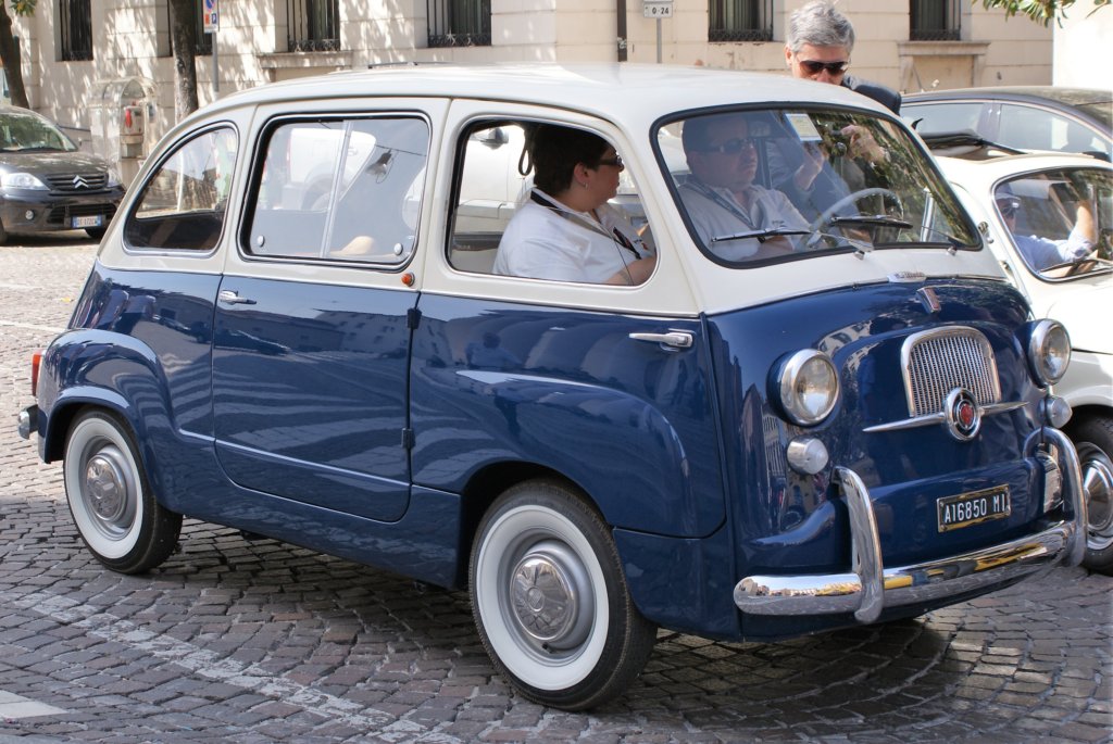 This photo shows a 6-seater flat-fronted blue and white Fiat 500