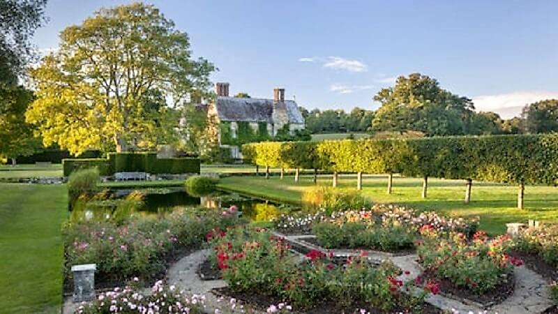 This photo shows the gardens at the rear of Bateman's cottage