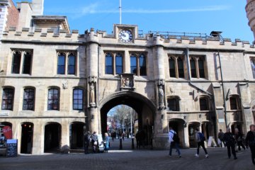 This photo shows the impressive Guildhall in Lincoln complete with its crenallated roof and archway leading to the High Street