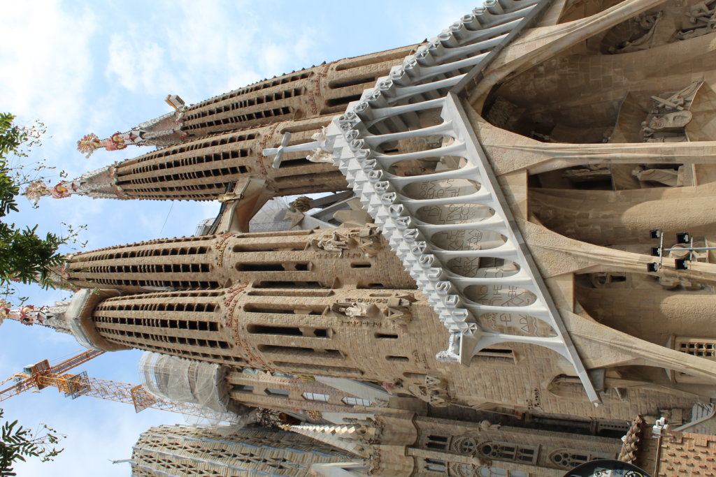 This photo shows the front facade of the Sagrada Familia