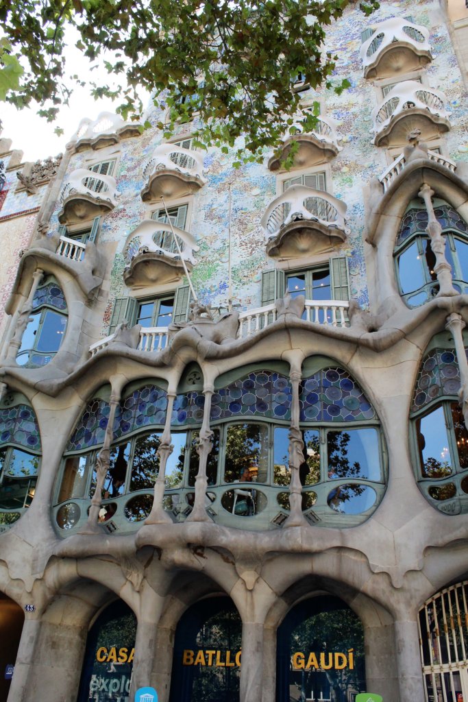 This photo shows the front of Casa Batllo with its wavy window surrounds