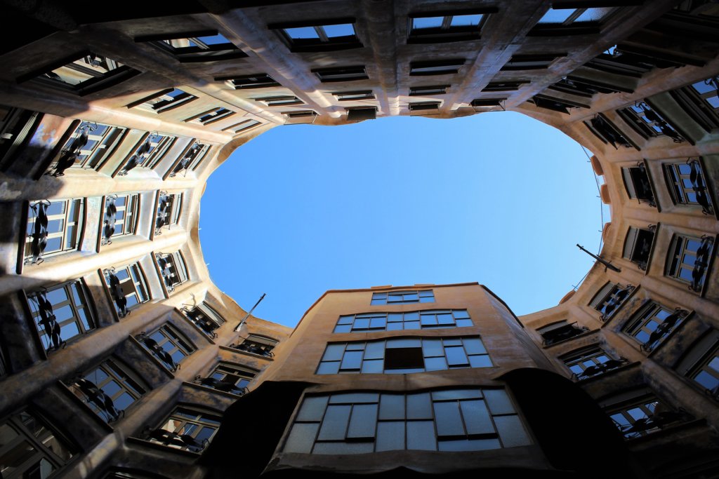 This photo was taken from the courtyard floor looking up to the open sky and clearly shows the oval shape formed by the apartment blocks