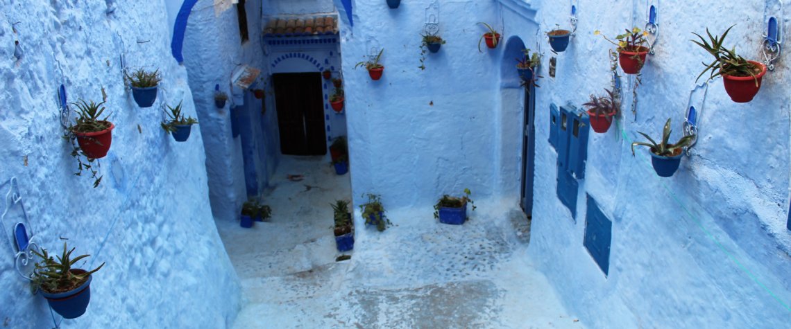 This photo shows a dead end in Chefchaouen medina. All of the walls of the buildings are painted blue