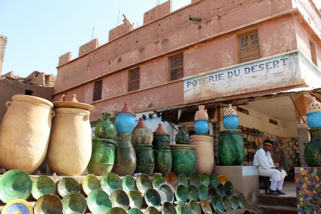 This photo shows lots of pots displayed for sale outside the pottery