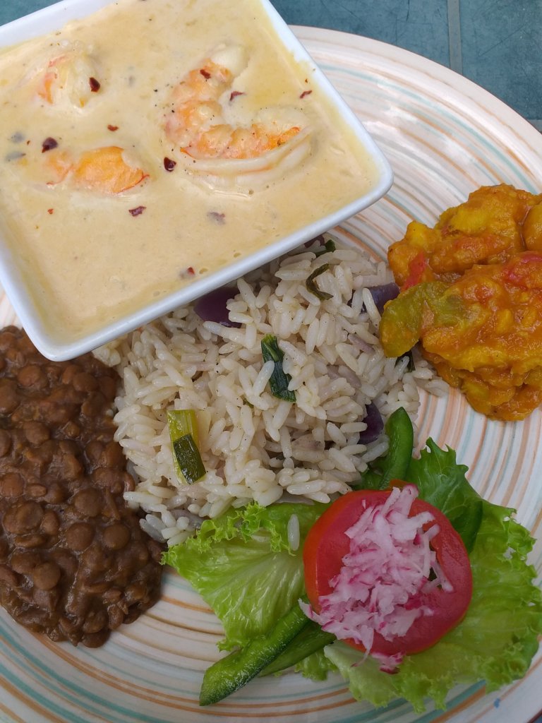 This photo shows chilli shrimp with vegetable sides