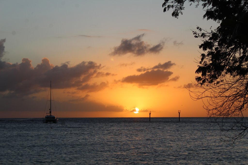 This photo shows the sun setting over the sea