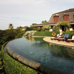 This photo shows the infinity pool with the restaurant behind.