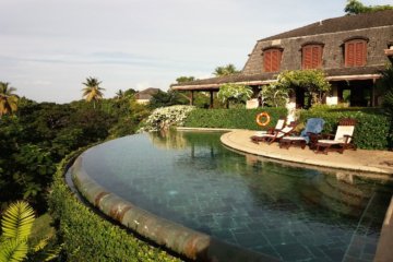 This photo shows the infinity pool with the restaurant behind.